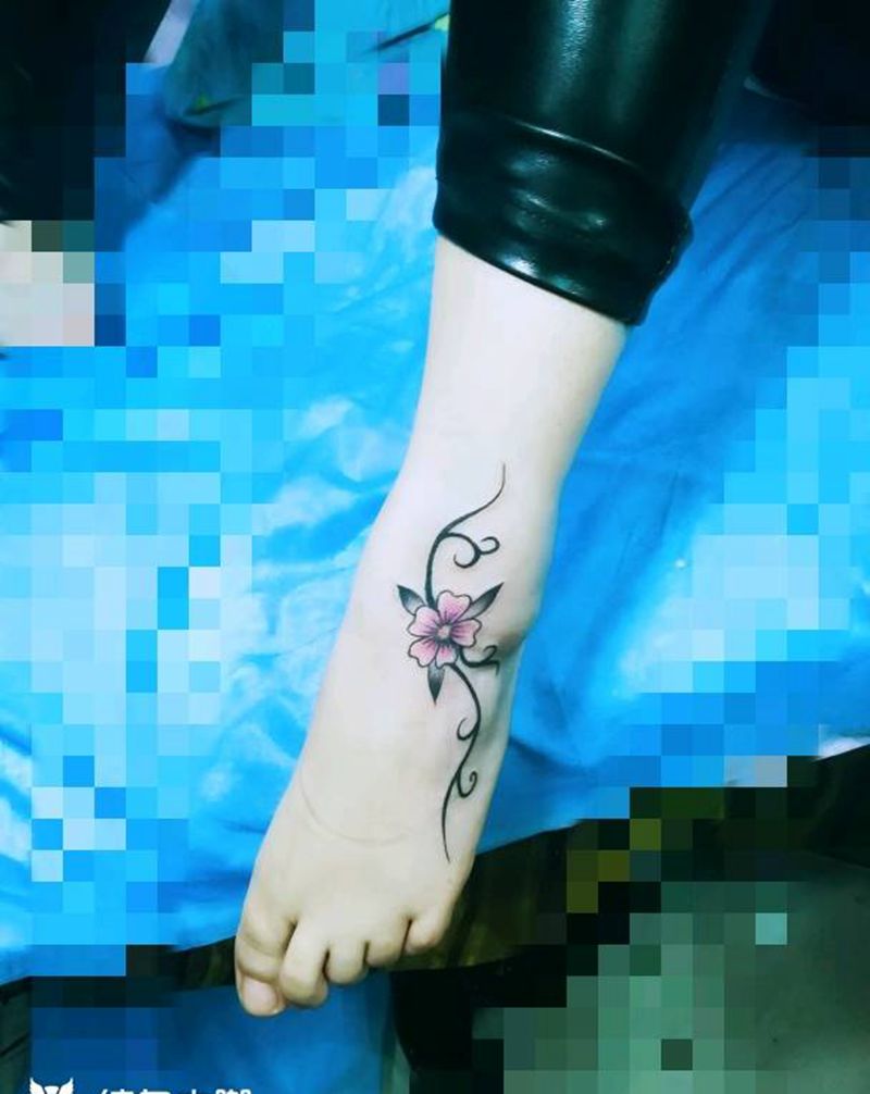 脚部纹身，伤疤遮盖纹身图片