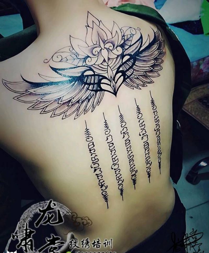 经文纹身图片_背部纹身图案