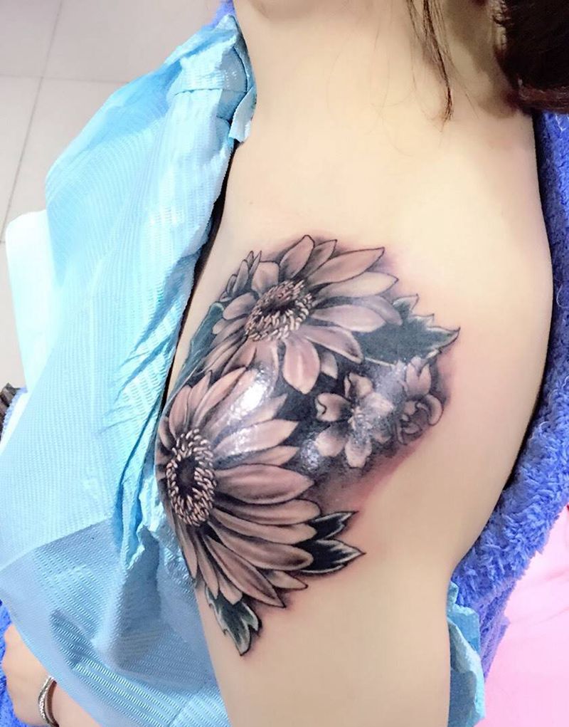 香肩雏菊纹身图片
