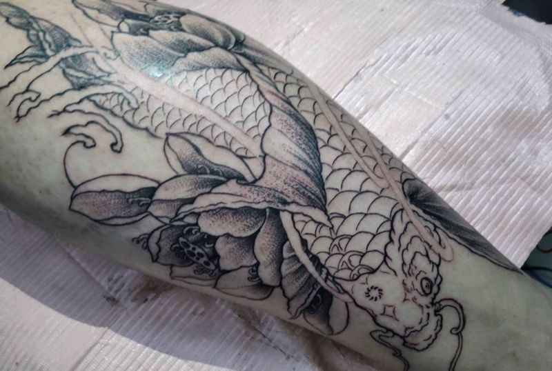 小鱼小花纹身图片