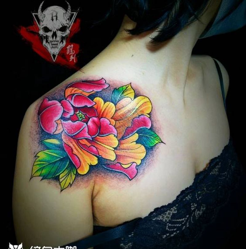 牡丹遮盖纹身图片_肩部纹身图案
