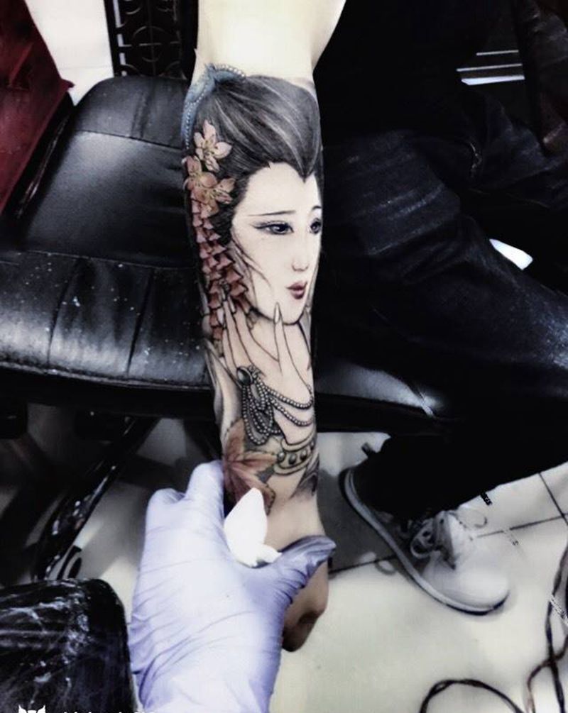 小臂艺妓纹身图片