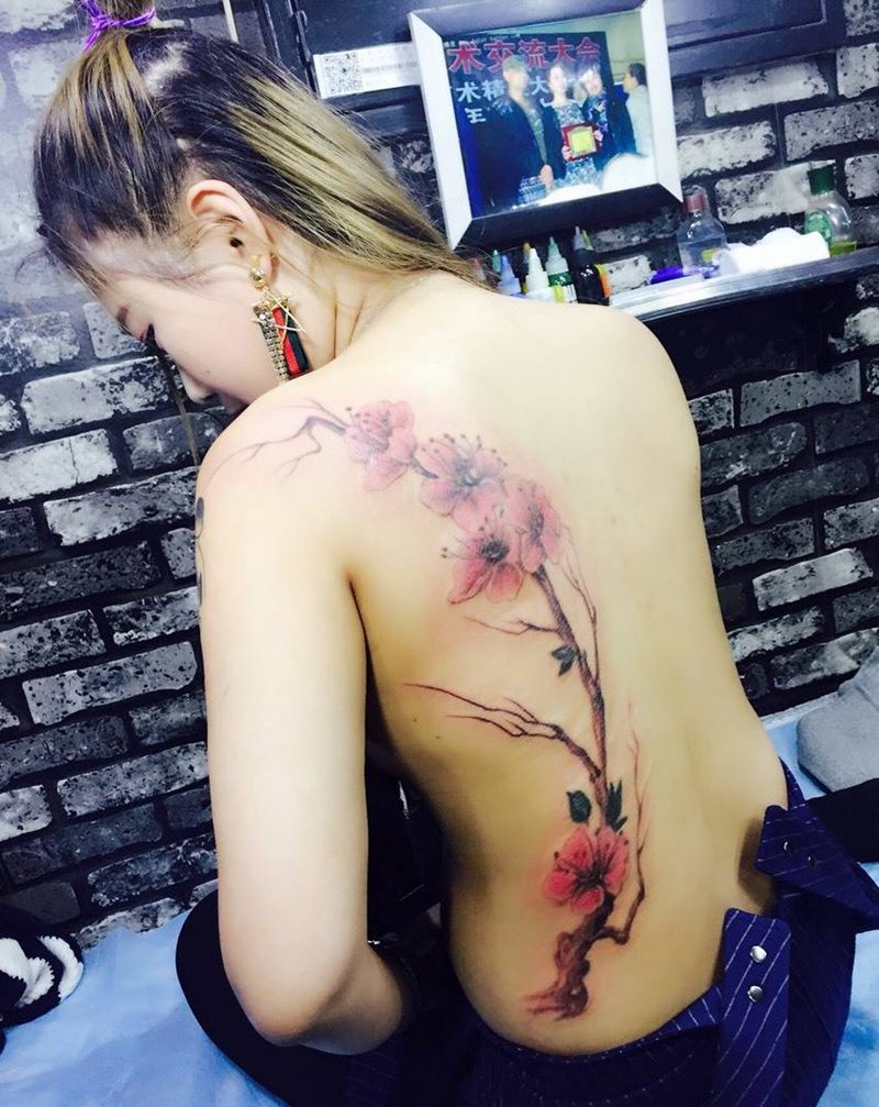 女人如花纹身图片