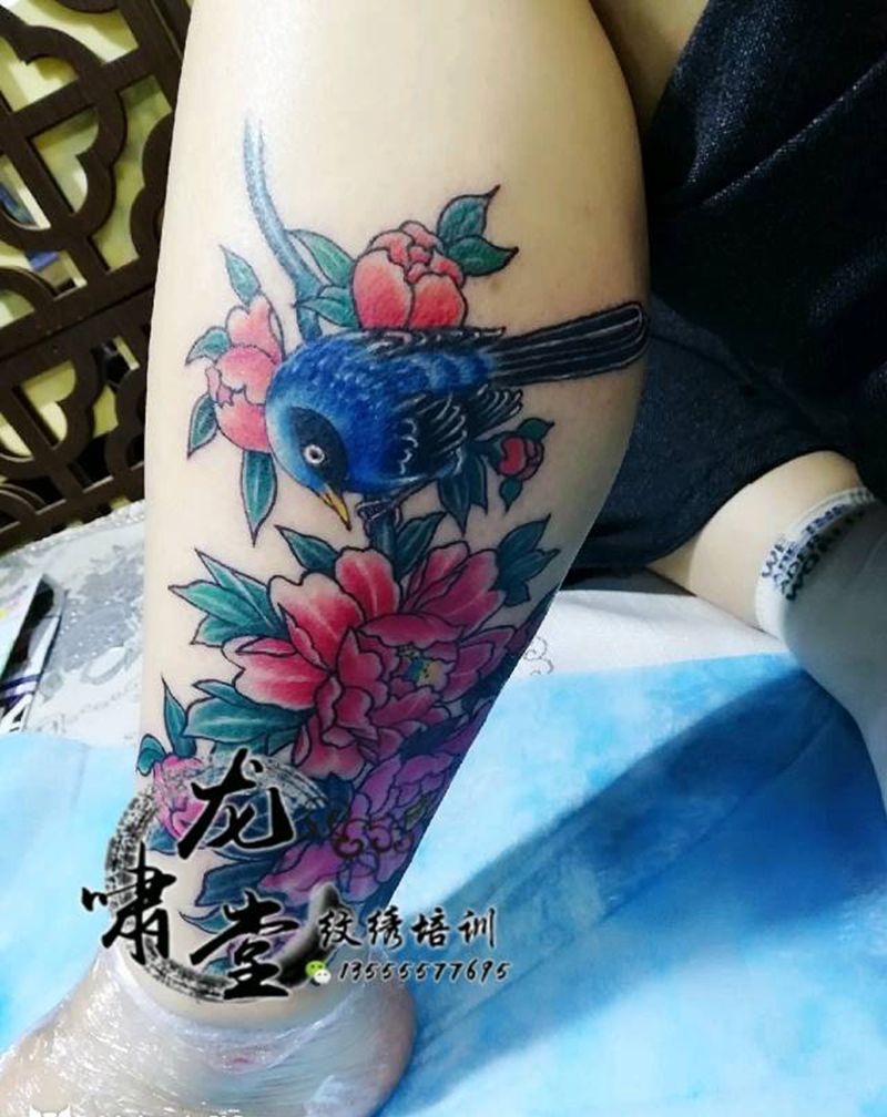 杜鹃纹身图片_腿部纹身图案
