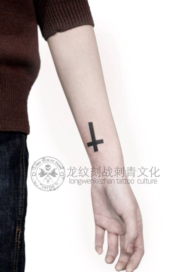 十字架纹身图片