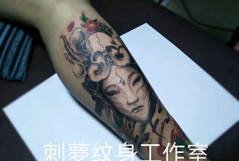 小腿外侧艺伎纹身图片