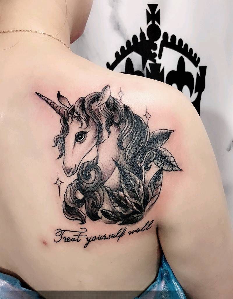 独角兽～遮盖纹身图片_肩部纹身图案