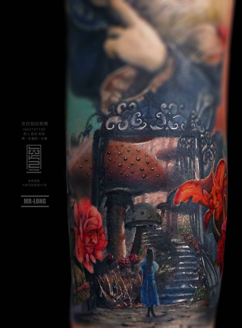 爱丽丝梦游仙境纹身图片_手臂欧美写实纹身图案