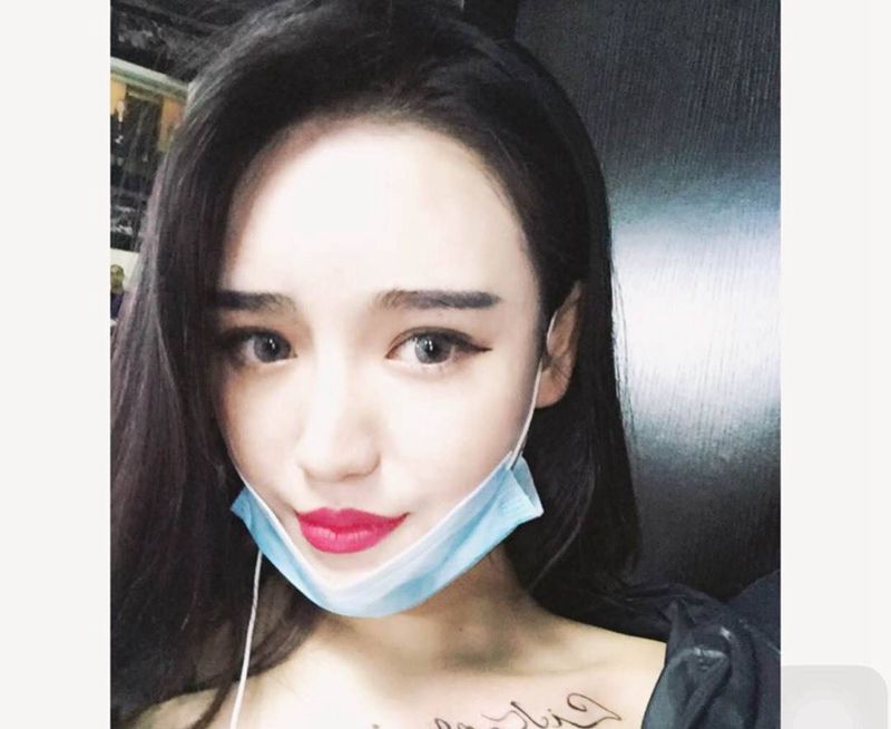 胸前英文纹身图片