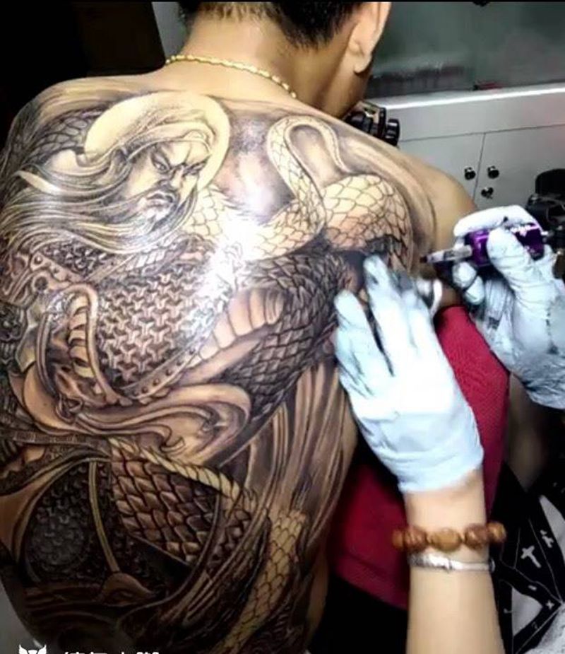 满背关公纹身图片