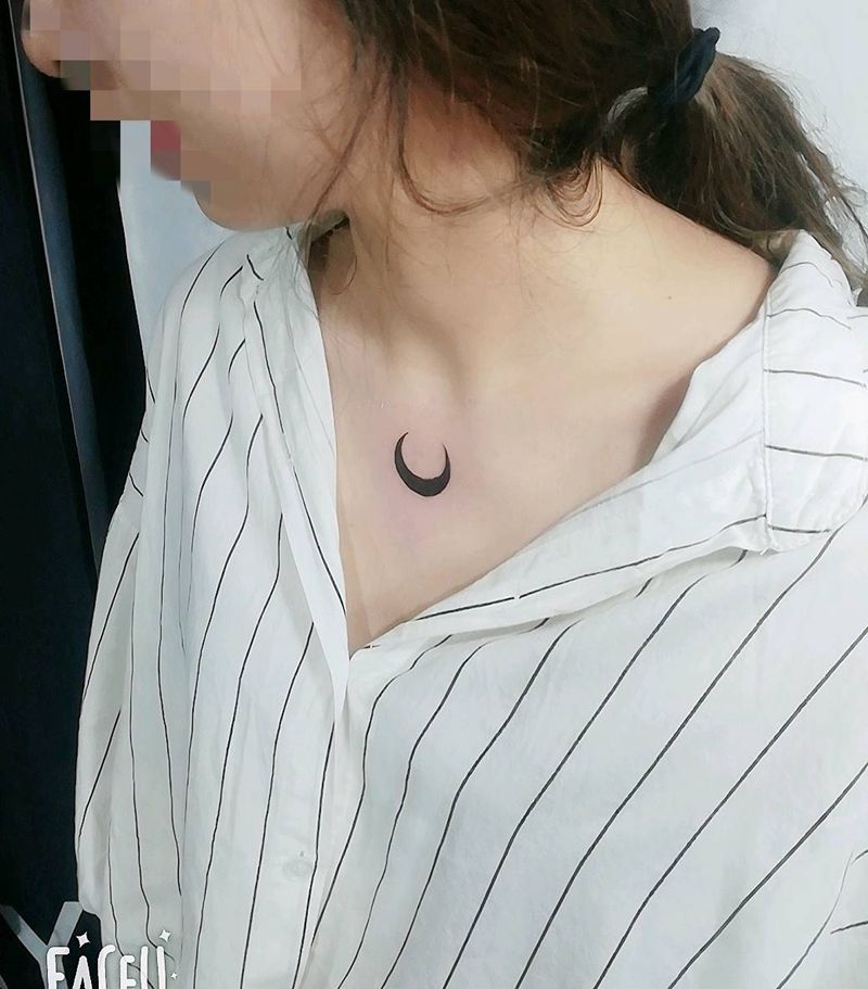 月亮纹身图片_胸部纹身图案