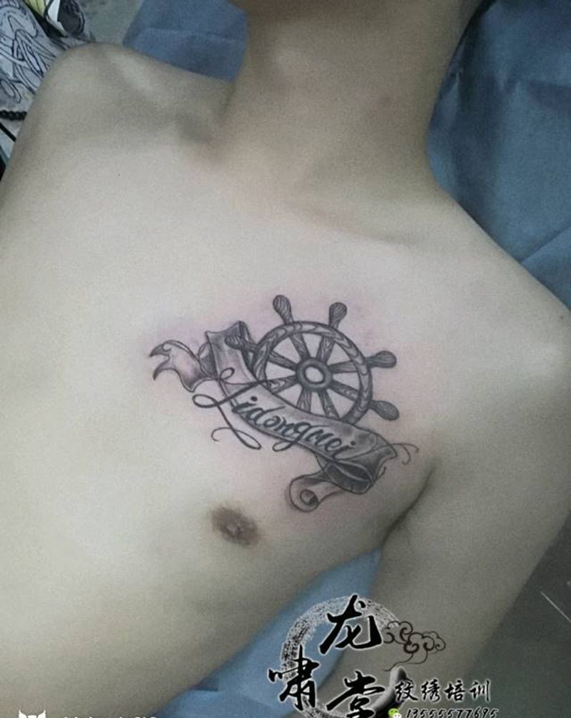 胸部小纹身纹身图片