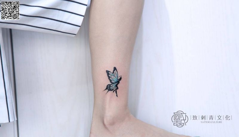 发蝴蝶纹身图片