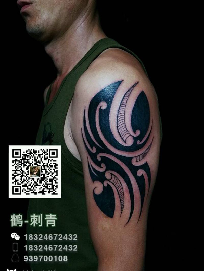 大臂图腾纹身图片
