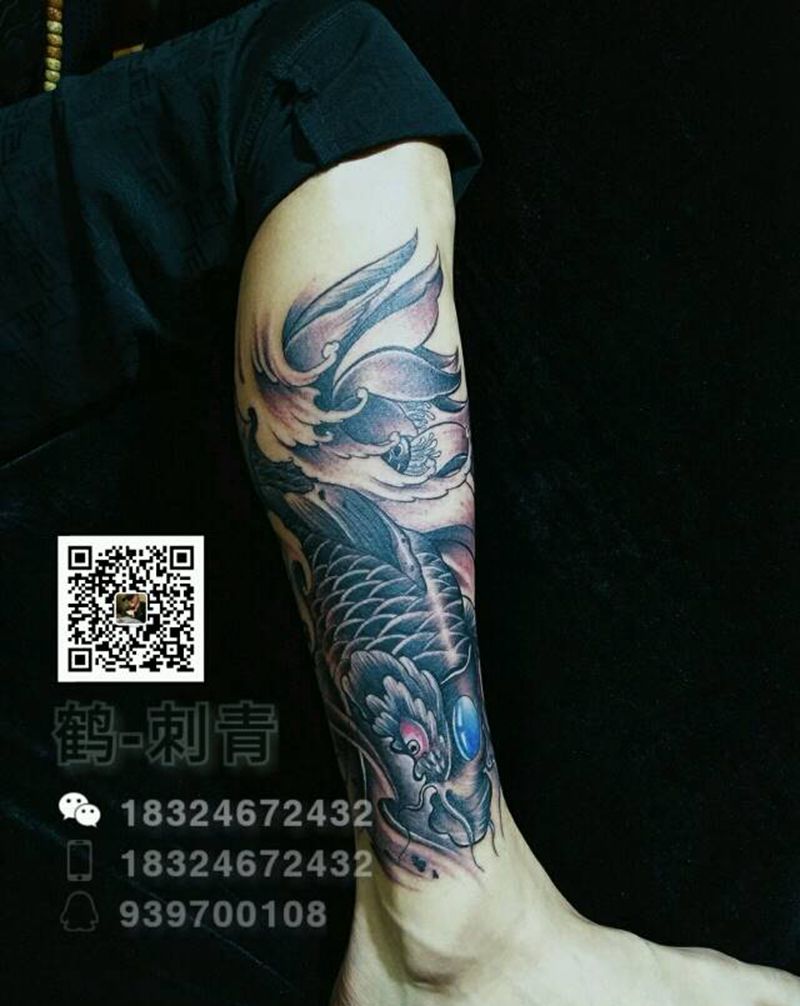 小腿鲤鱼纹身图片