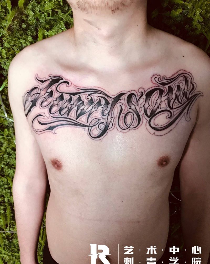 花体字其卡诺纹身图片_胸部花体字纹身图案