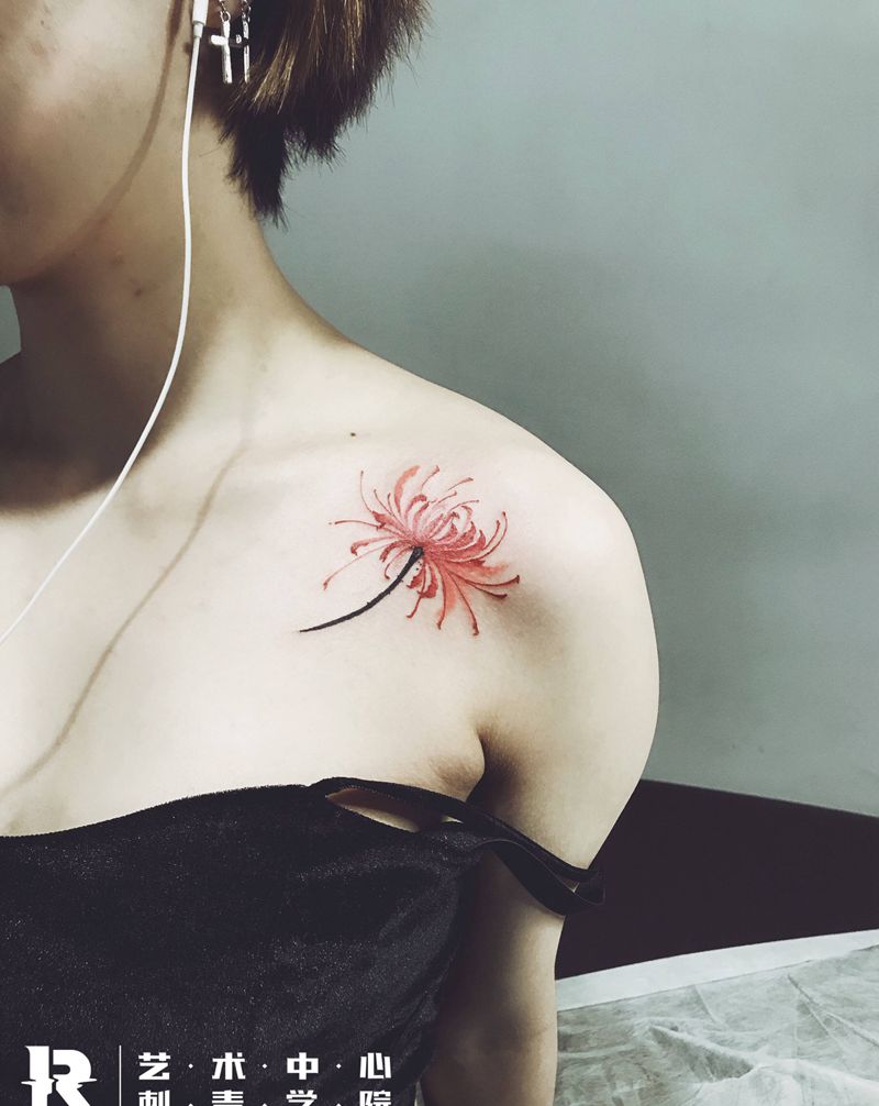 彼岸花纹身图片_胸部肩部水墨纹身图案