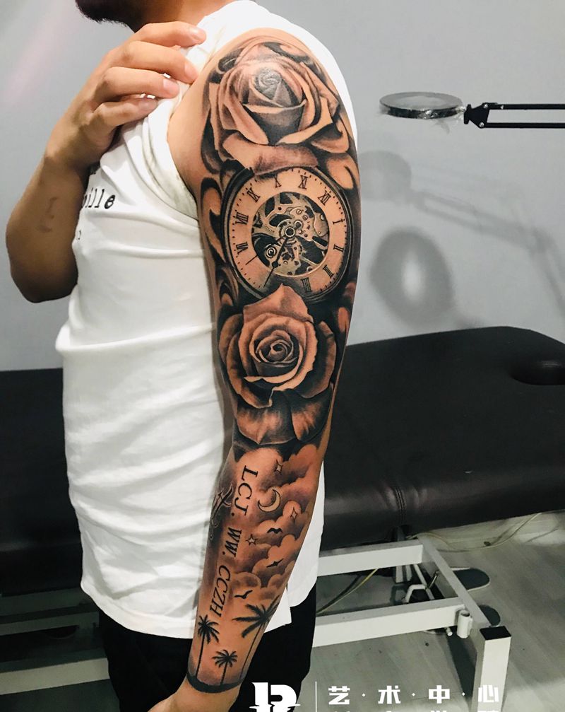 玫瑰时钟纹身图片_手部手臂欧美写实纹身图案
