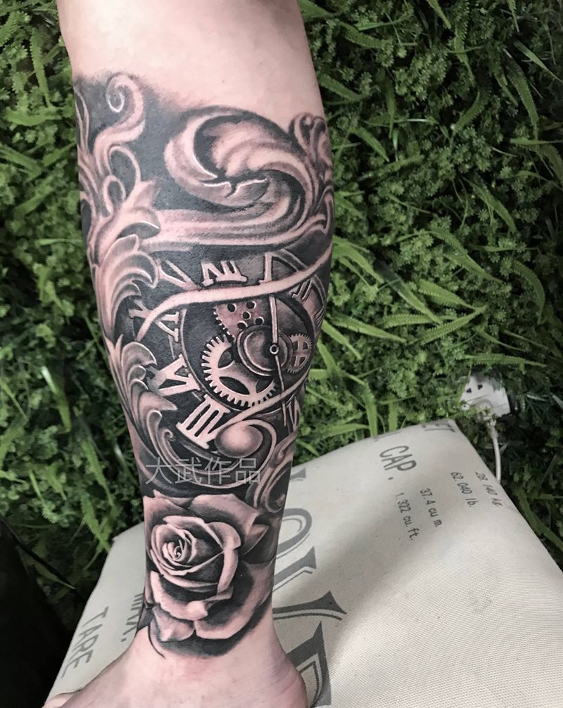 玫瑰时钟纹身图片_腿部欧美写实纹身图案