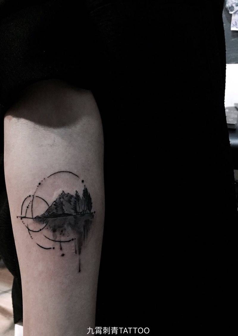 水墨小清新山水纹身图片_成品手臂欧美写实清新传统国画植物纹身图案