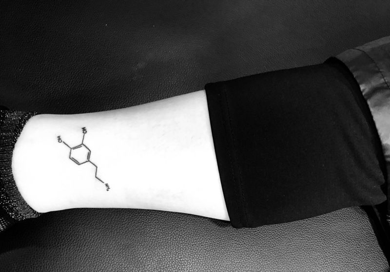 公式纹身图片_成品腿部脚部清新字符纹身图案