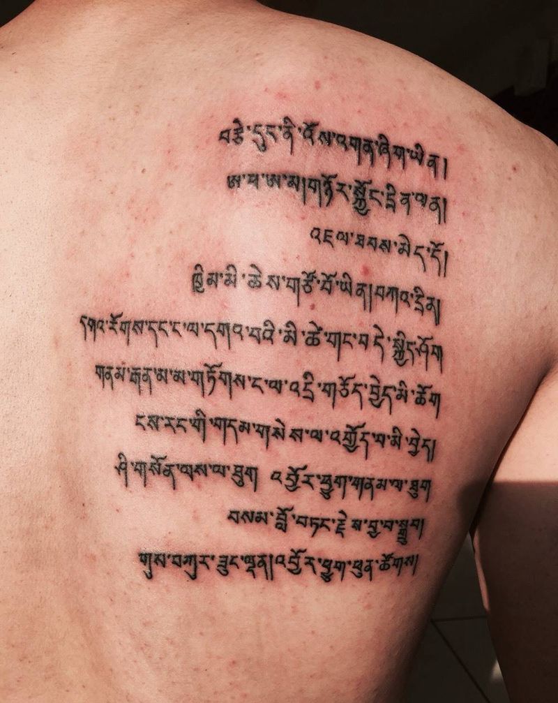 信仰纹身图片_字符原创背部习俗纹身图案