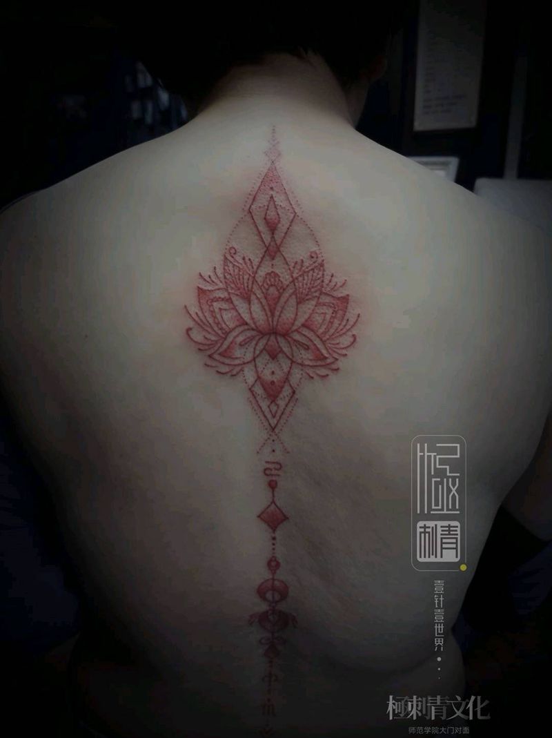 脊椎素花纹身图片_图腾几何纹身图案