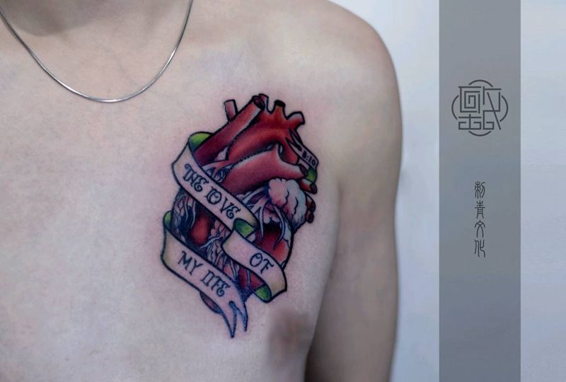 胸部纹身图片_胸部New School纹身图案