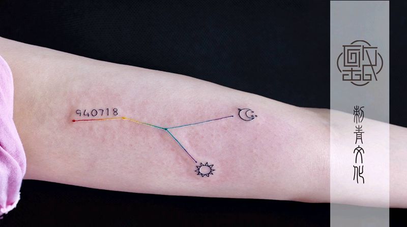 大臂内侧纹身图片_手臂几何水彩纹身图案