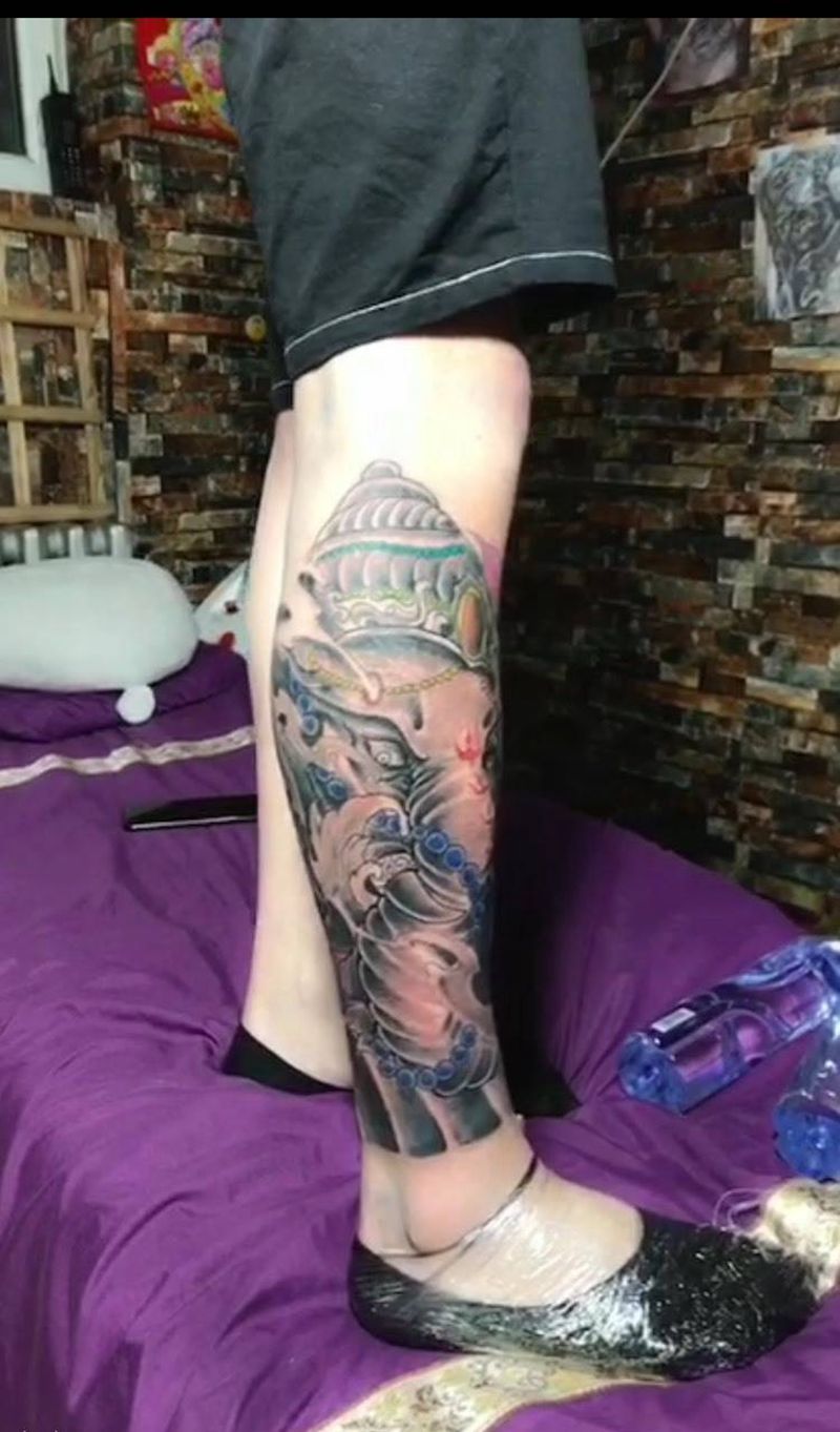 象神小腿纹身图片