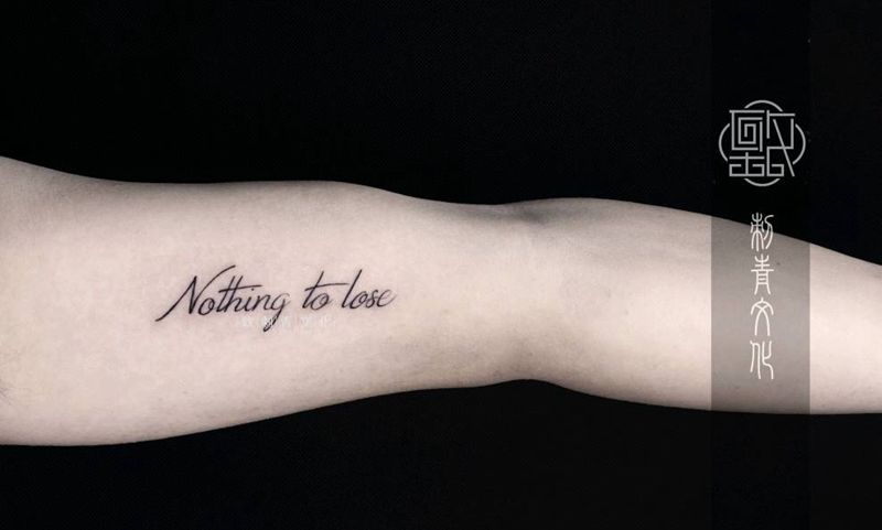 大臂纹身图片_手臂几何图腾纹身图案