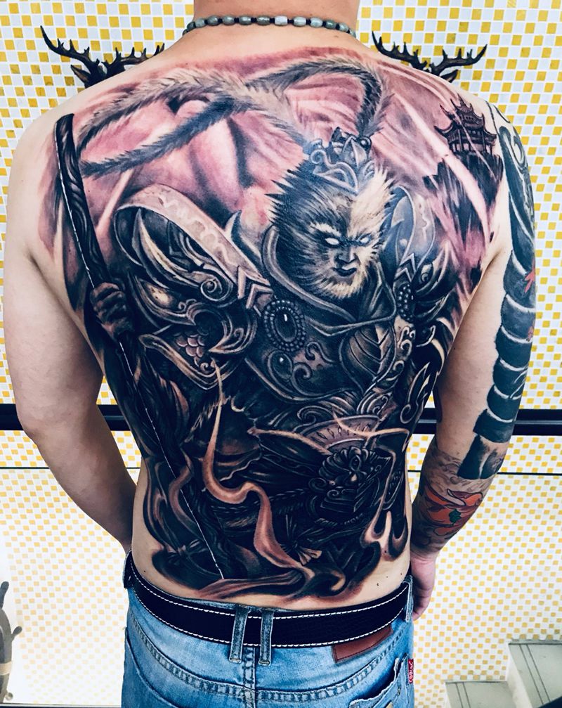 满背美猴王纹身图片