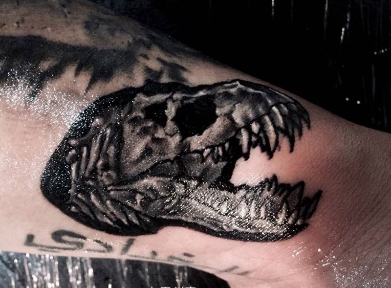 龙骨纹身图片_成品手臂欧美写实习俗动物纹身图案