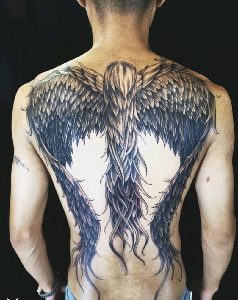 满背翅膀纹身图片_背部肩部新传统欧美写实翅膀满背黑灰纹身图案