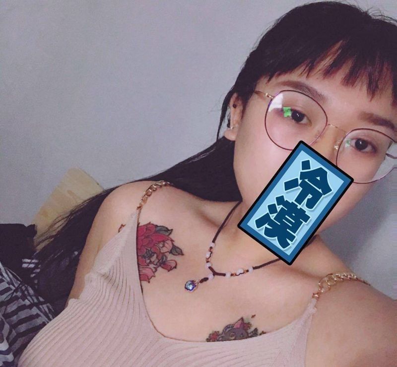 买家秀纹身图片_原创植物清新胸部成品纹身图案