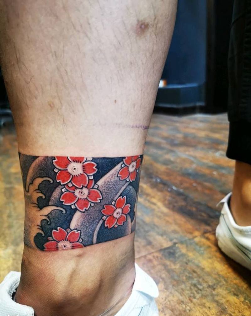 腿环遮盖纹身图片_腿部老传统点刺纹身图案