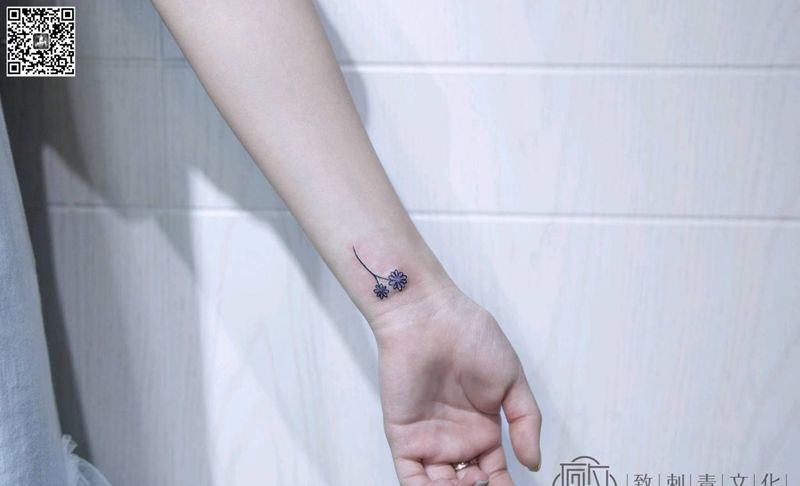 手腕纹身图片_手臂清新植物图腾原创成品纹身图案