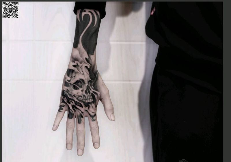 手背纹身图片_手部欧美写实骷髅纹身图案
