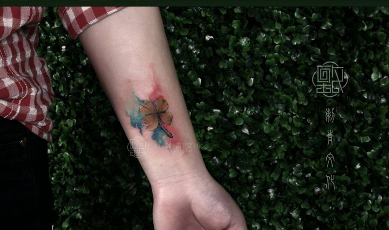 小臂纹身图片_手臂水彩纹身图案