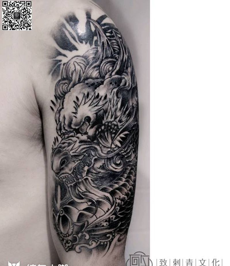大臂外侧(失败纹身遮盖)纹身图片_手臂新传统纹身图案
