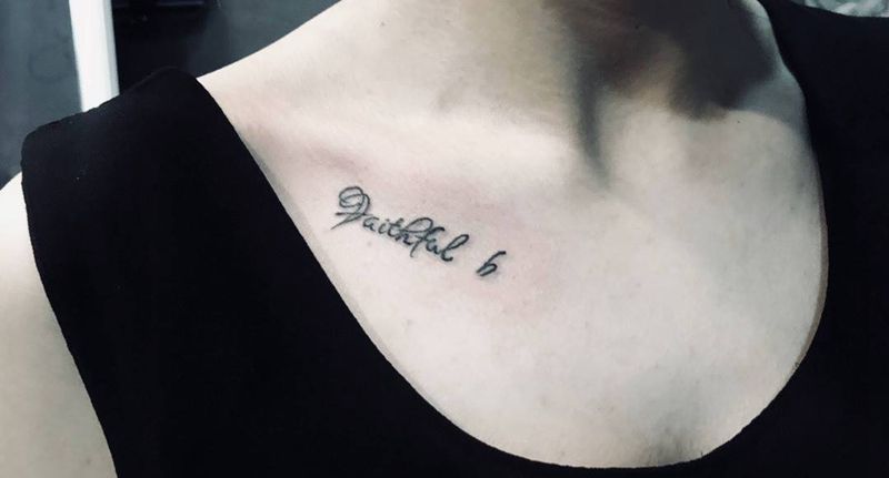 字母纹身图片_字符清新胸部肩部颈部成品纹身图案