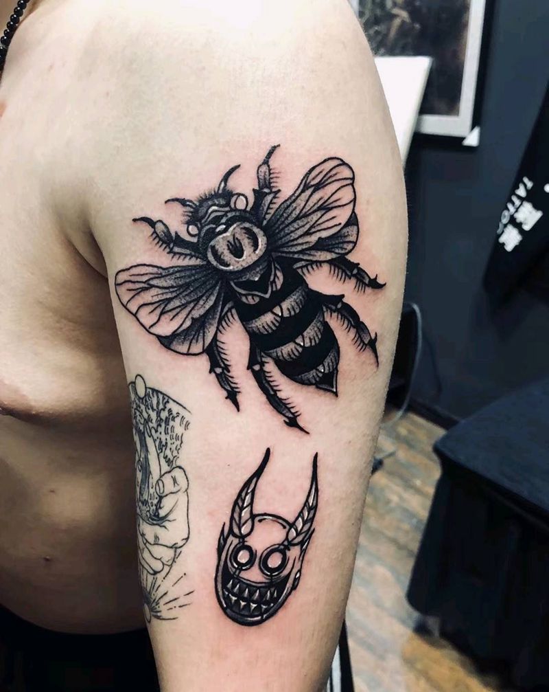 飞虫纹身图片_手臂腿部New SchoolOld School小图school点刺纹身图案