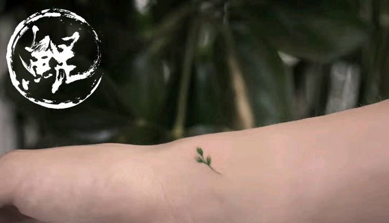 手腕纹身图片_手臂清新植物原创成品纹身图案