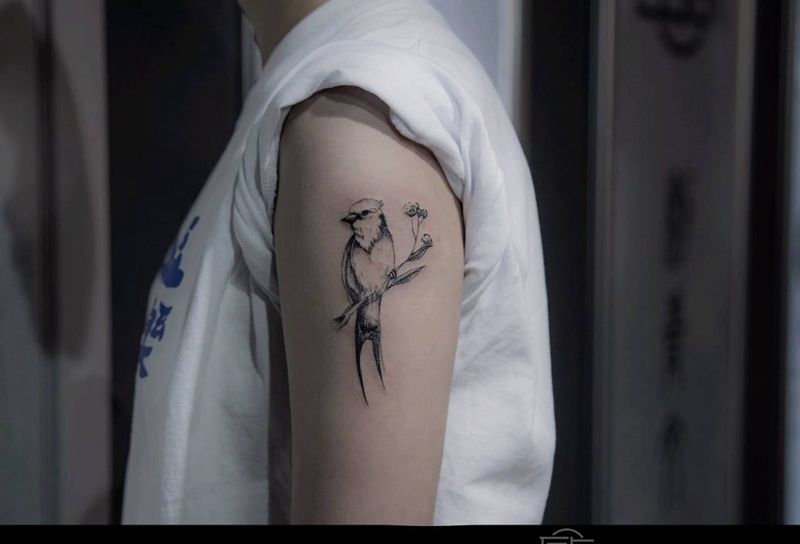 大臂外侧纹身图片_肩部小清新鸟