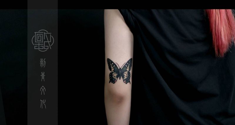 蝴蝶纹身图片_手臂纹身图案