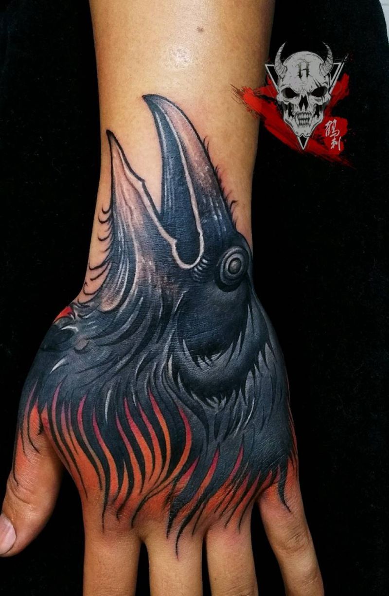 遮盖大乌鸦纹身图片_手部纹身图案