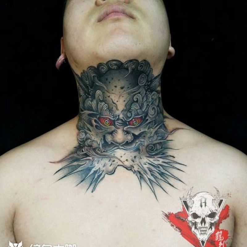爆个脖子纹身图片_颈部纹身图案