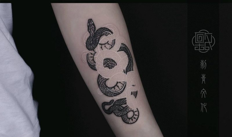 小臂纹身图片_手臂几何纹身图案