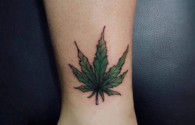 叶子纹身图片_成品脚部腿部清新传统植物纹身图案