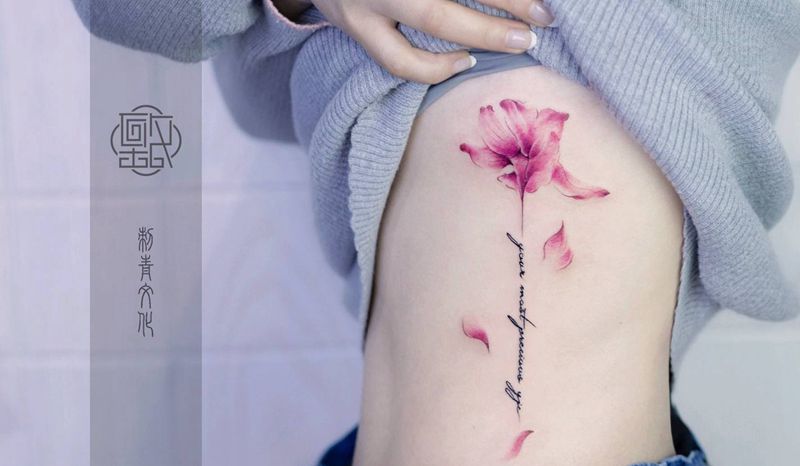 侧肋纹身图片_腰部水彩纹身图案